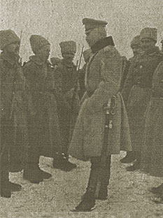 Генерал Брусилов беседует с солдатами